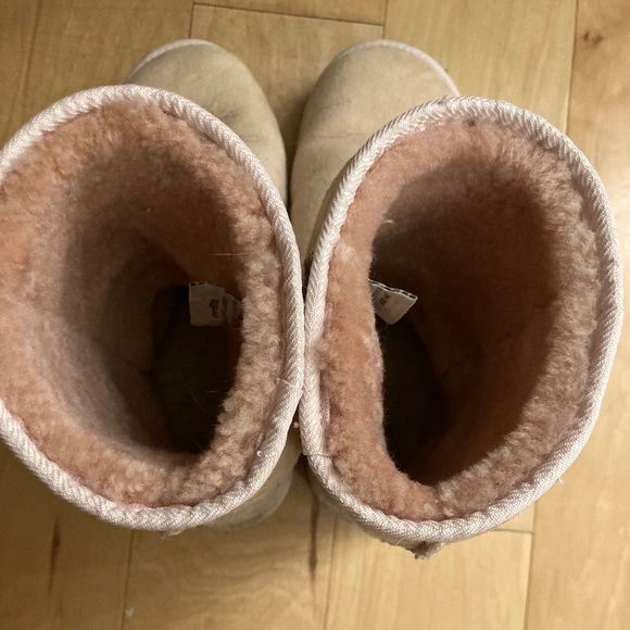 Pink Uggs - Picture 4 of 5